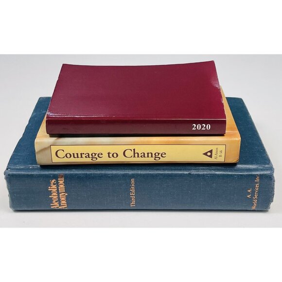 Lot 3 ALCOHOLICS ANONYMOUS Books 3rd Ed 1977 HC; Courage to Change; 2020 Mini Ed - Picture 1 of 10